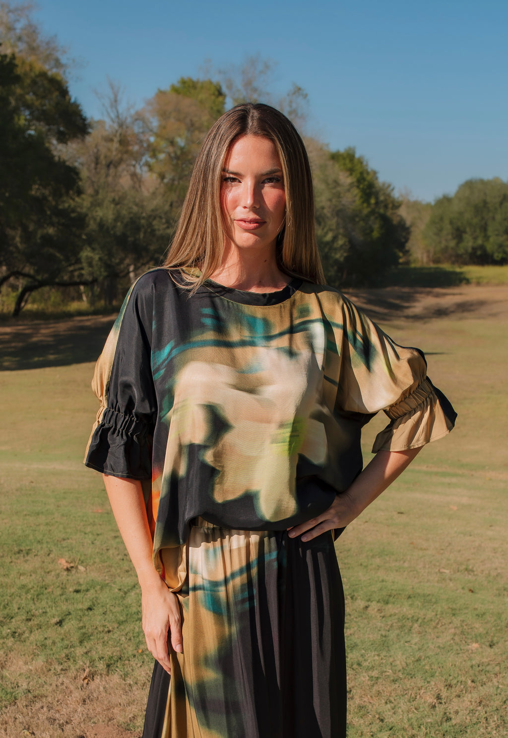 The Kiki - Black Abstract